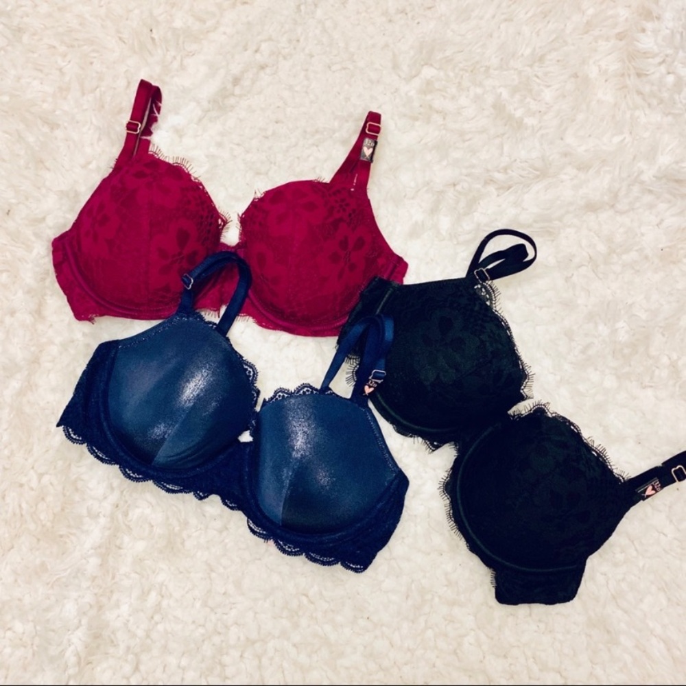 NWT Victoria’s Secret bras set of three 32D